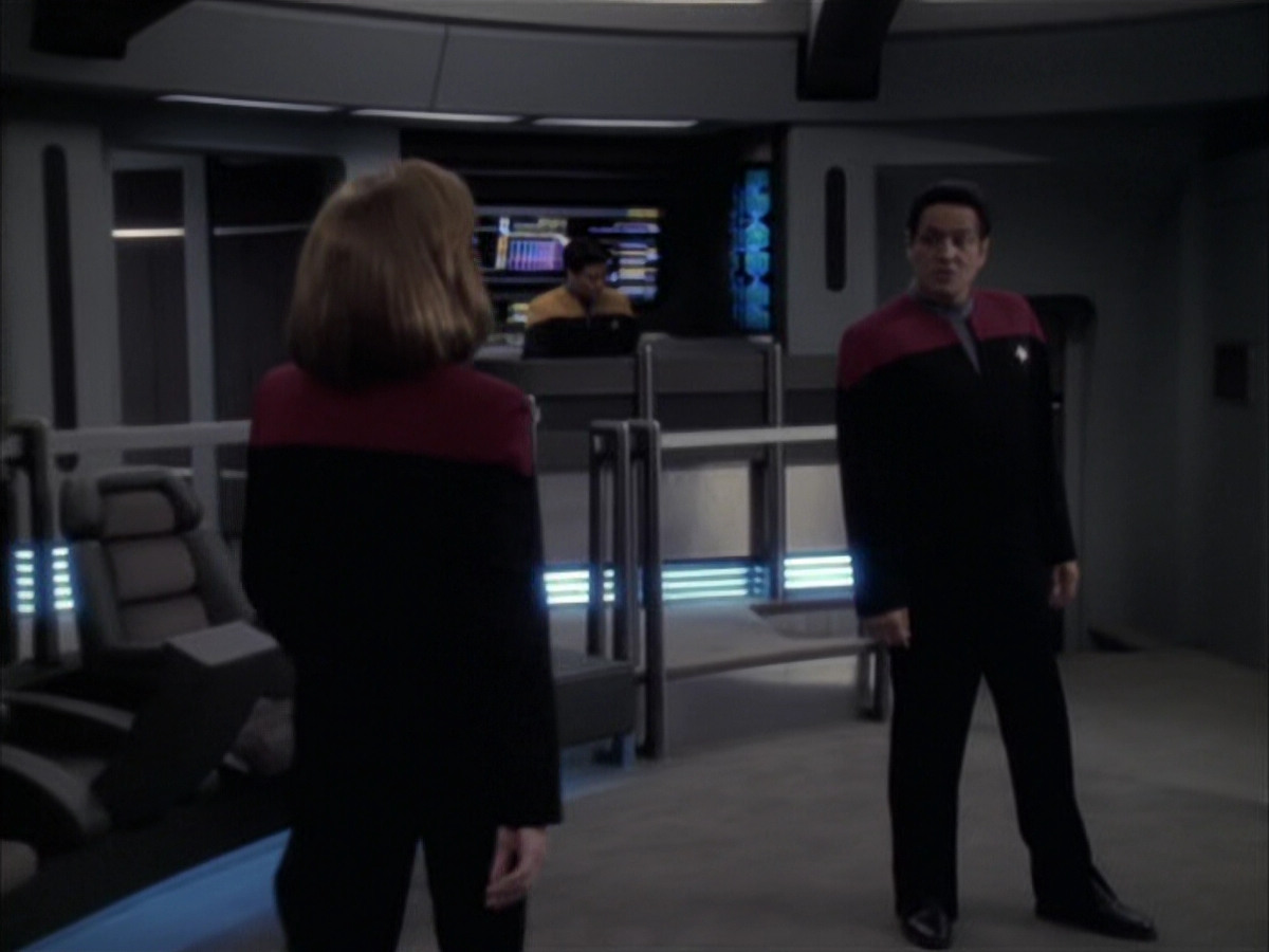 extant_StarTrek_VOY_6x23-Fury_03151.jpg