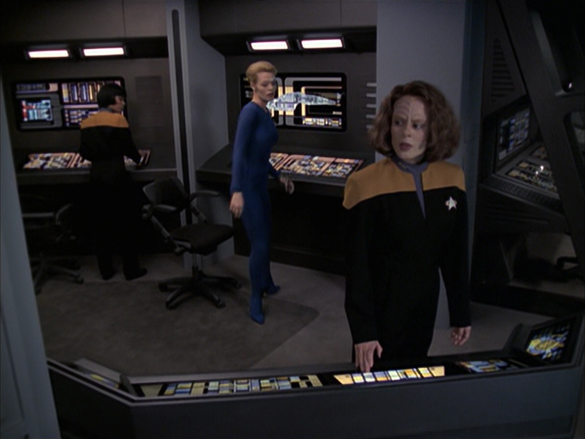 extant_StarTrek_VOY_6x23-Fury_03193.jpg