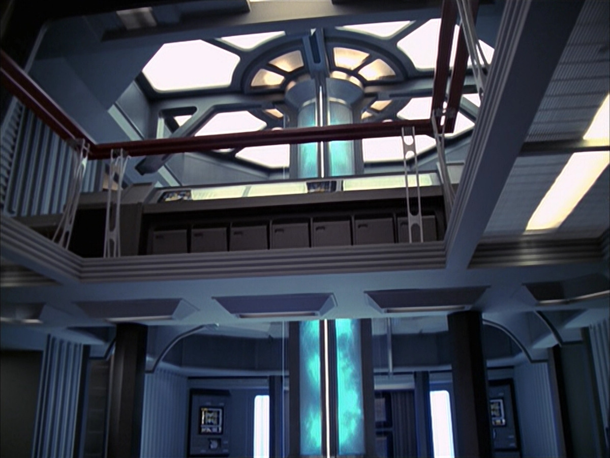 extant_StarTrek_VOY_6x23-Fury_03310.jpg