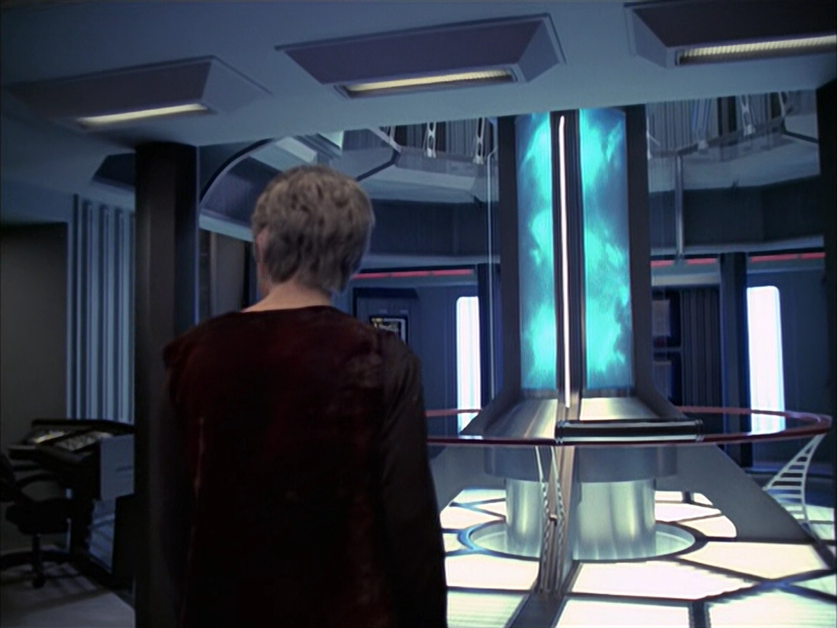 extant_StarTrek_VOY_6x23-Fury_03316.jpg