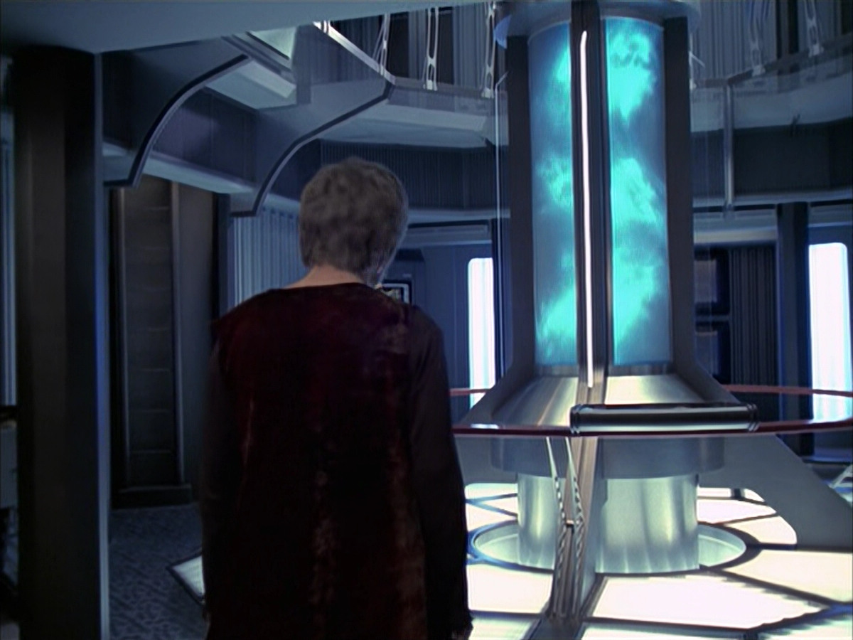 extant_StarTrek_VOY_6x23-Fury_03318.jpg