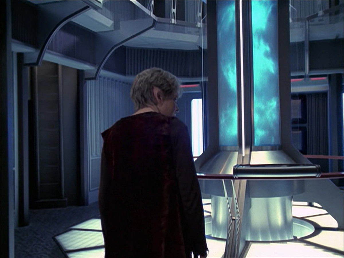 extant_StarTrek_VOY_6x23-Fury_03319.jpg