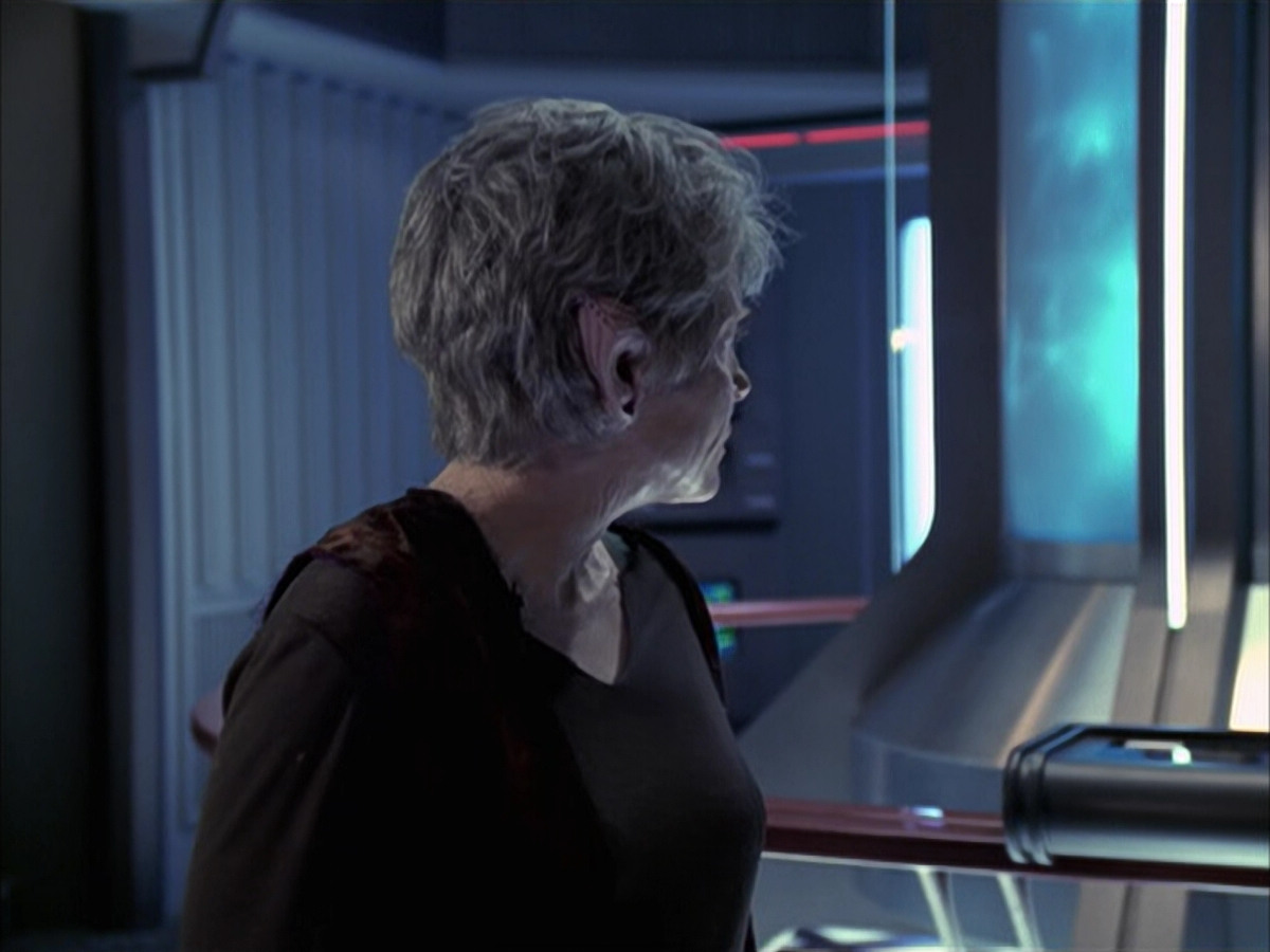 extant_StarTrek_VOY_6x23-Fury_03330.jpg