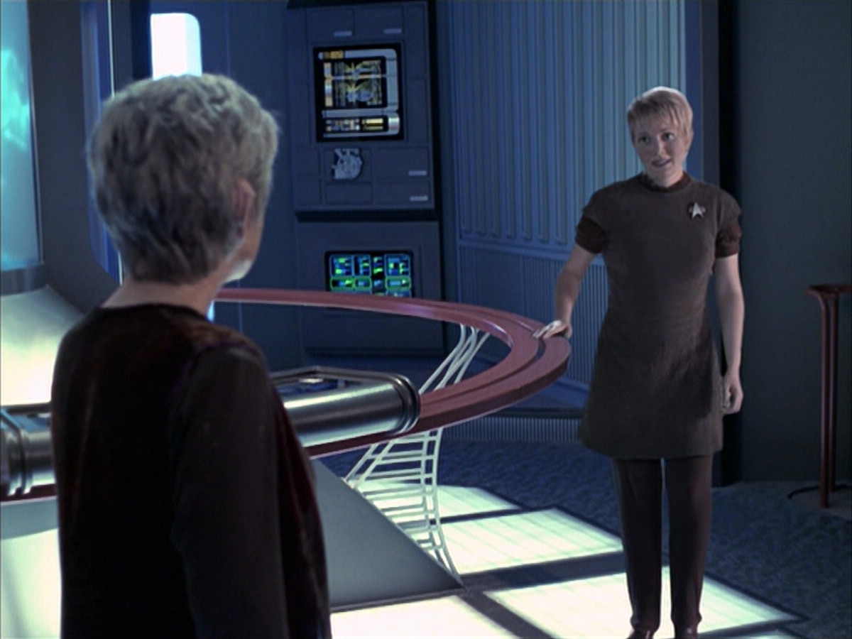extant_StarTrek_VOY_6x23-Fury_03345.jpg