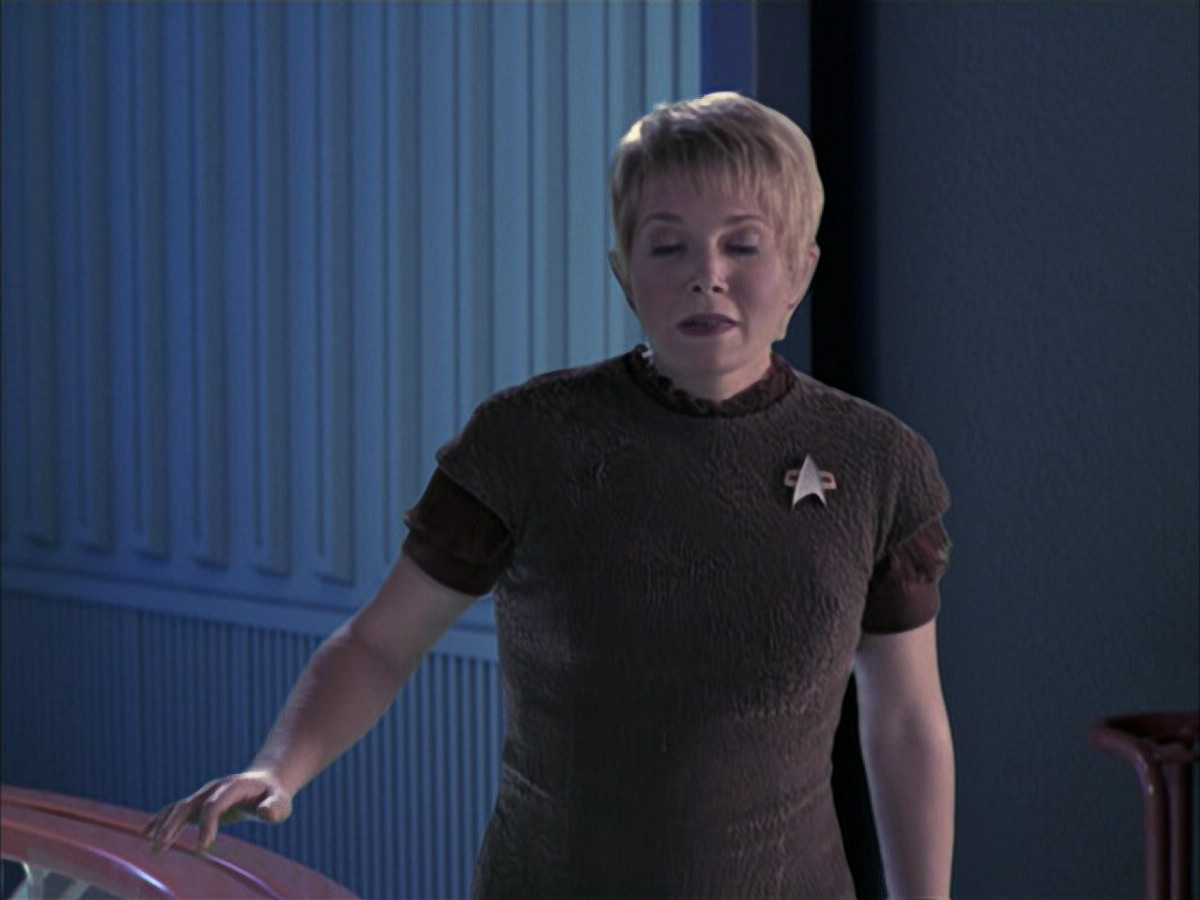 extant_StarTrek_VOY_6x23-Fury_03352.jpg