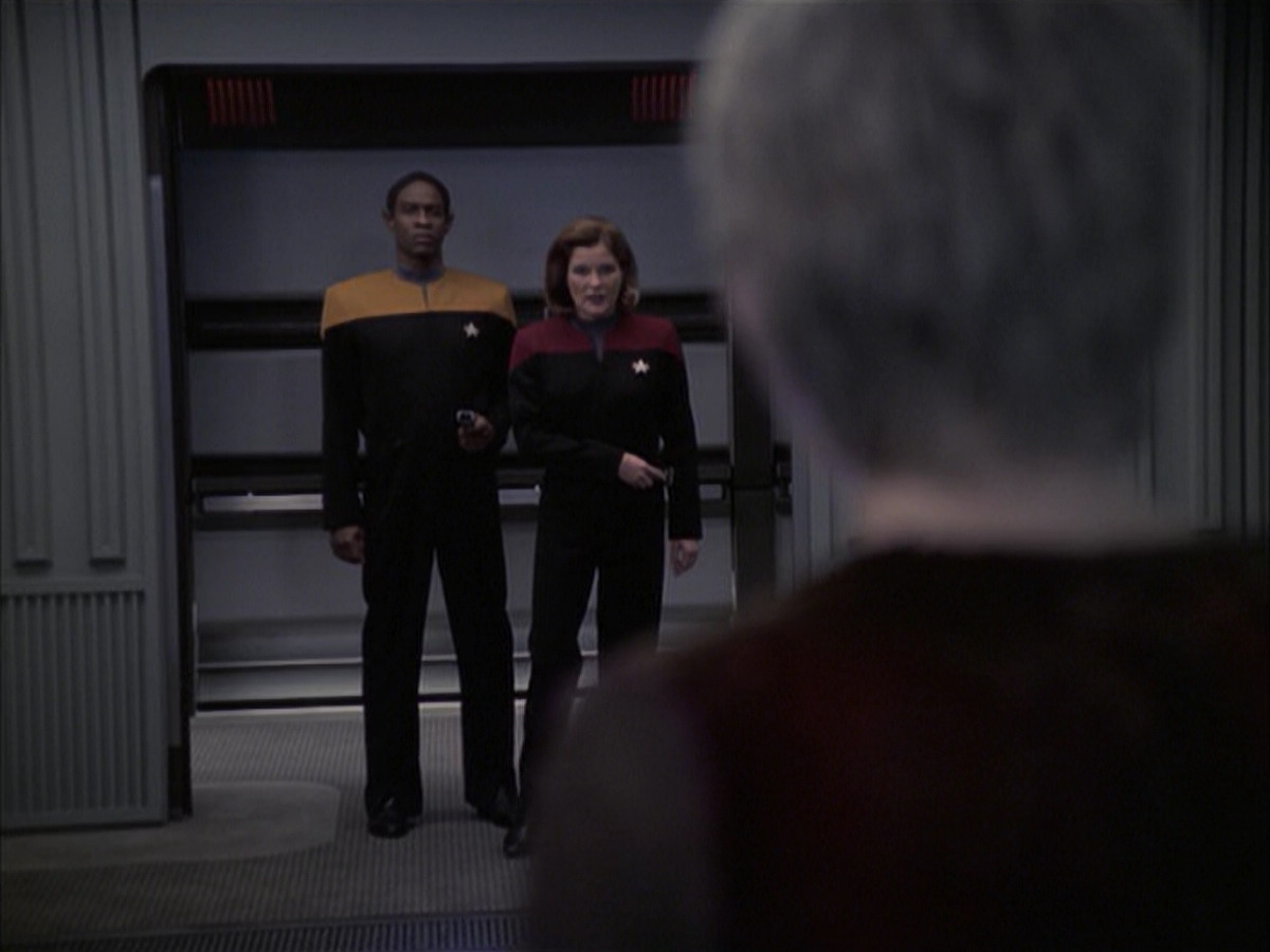 extant_StarTrek_VOY_6x23-Fury_03393.jpg