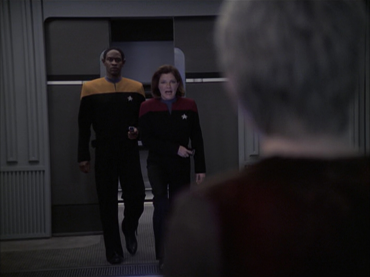 extant_StarTrek_VOY_6x23-Fury_03397.jpg