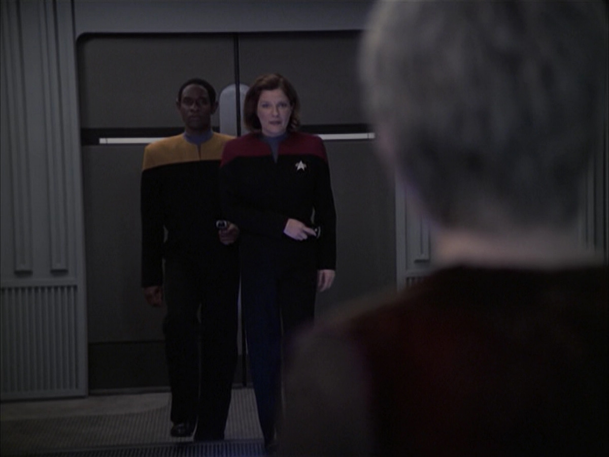 extant_StarTrek_VOY_6x23-Fury_03399.jpg