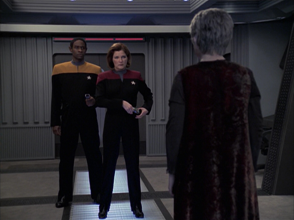 extant_StarTrek_VOY_6x23-Fury_03422.jpg
