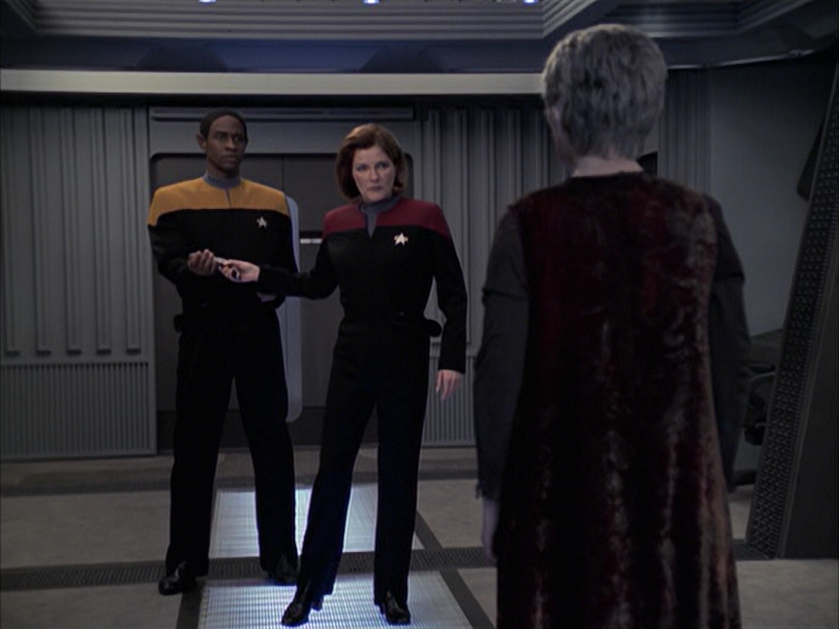 extant_StarTrek_VOY_6x23-Fury_03424.jpg