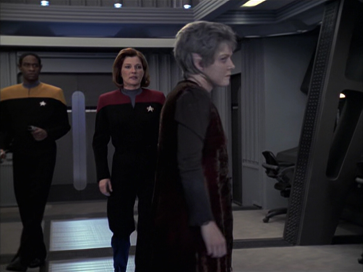 extant_StarTrek_VOY_6x23-Fury_03427.jpg