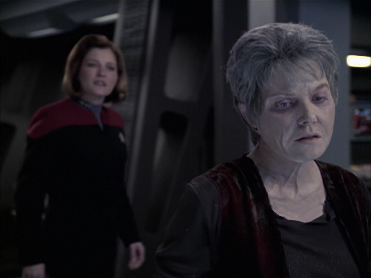 extant_StarTrek_VOY_6x23-Fury_03432.jpg