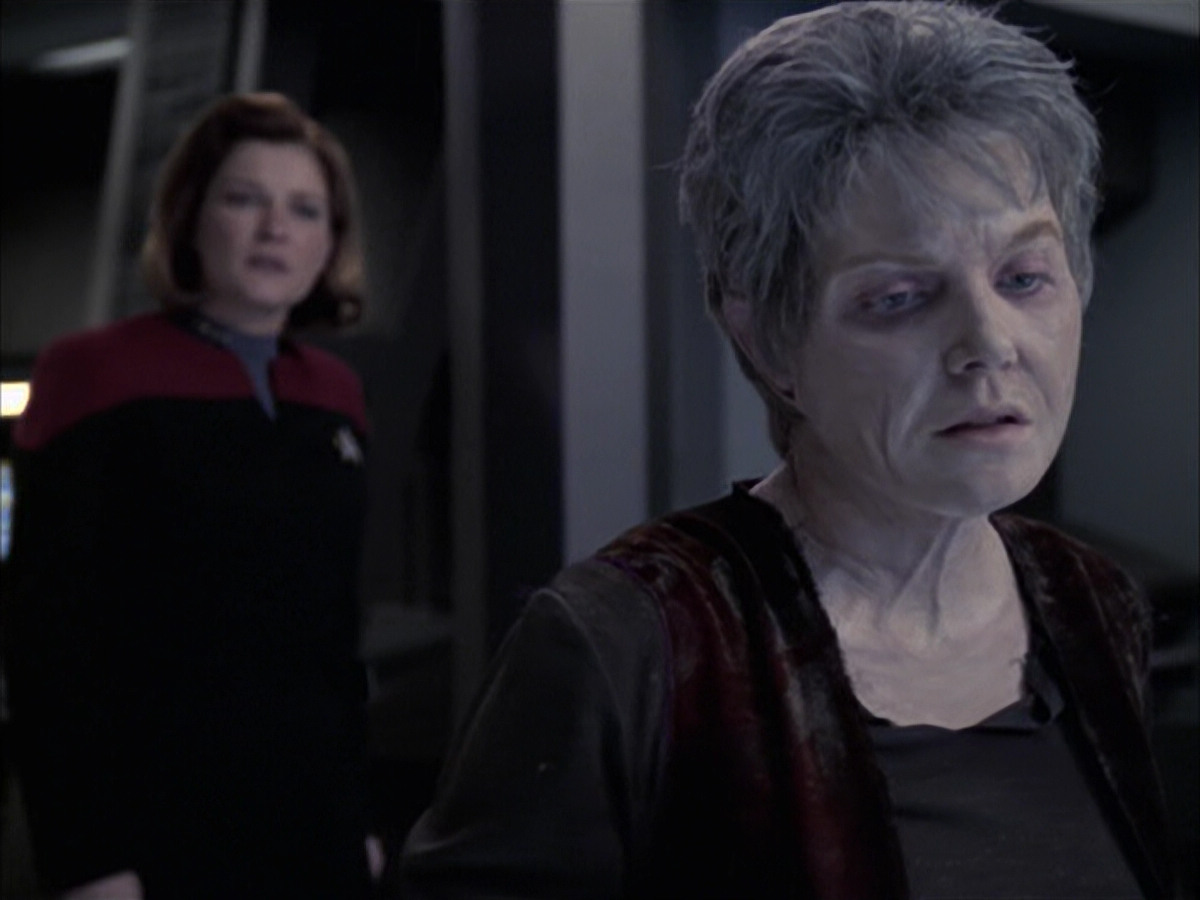 extant_StarTrek_VOY_6x23-Fury_03433.jpg