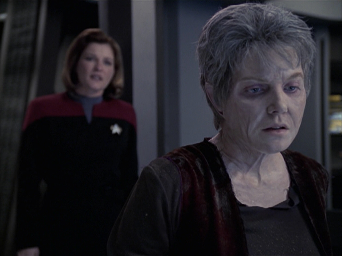 extant_StarTrek_VOY_6x23-Fury_03435.jpg