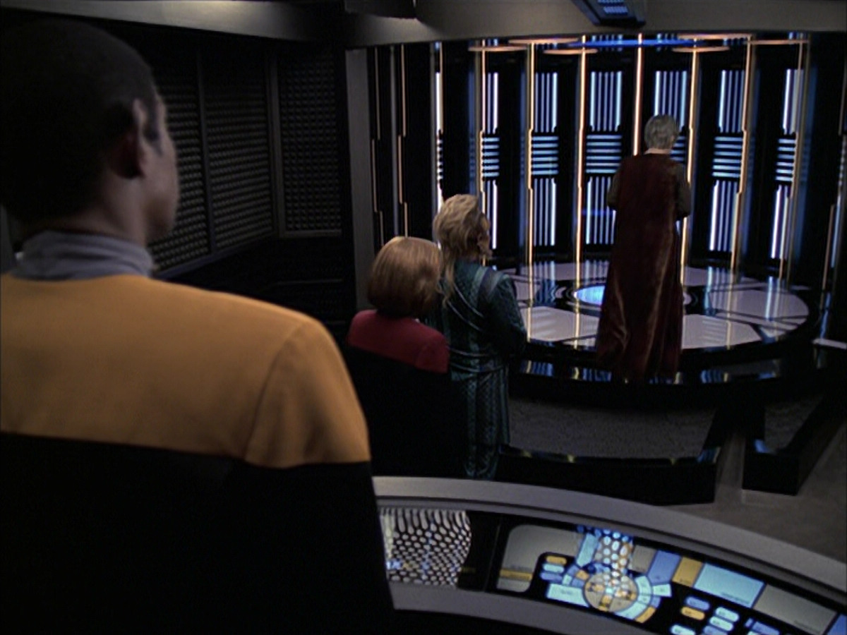 extant_StarTrek_VOY_6x23-Fury_03571.jpg