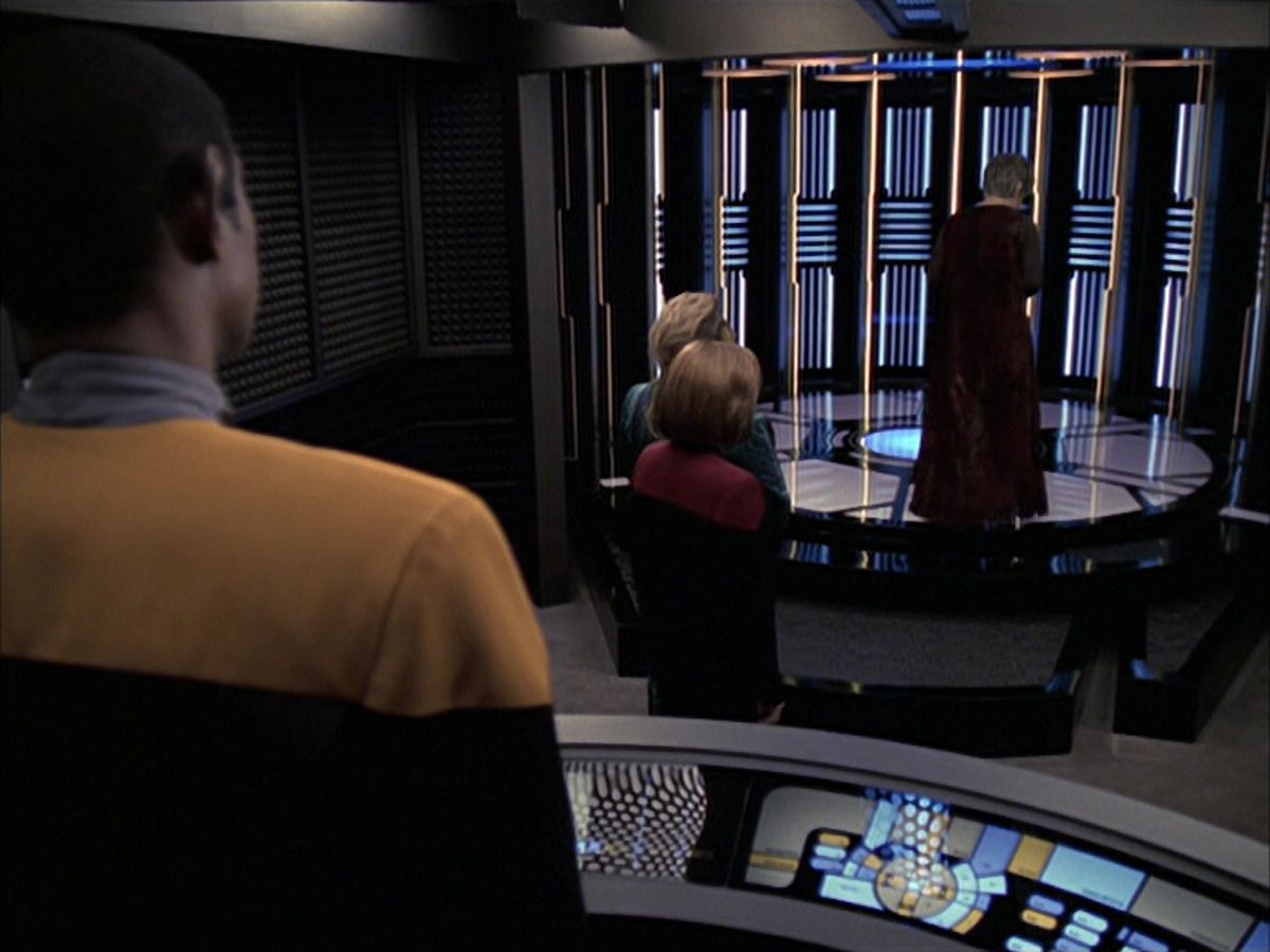 extant_StarTrek_VOY_6x23-Fury_03572.jpg