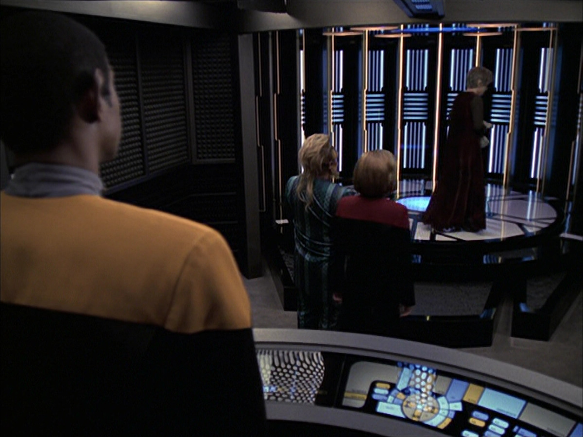 extant_StarTrek_VOY_6x23-Fury_03573.jpg