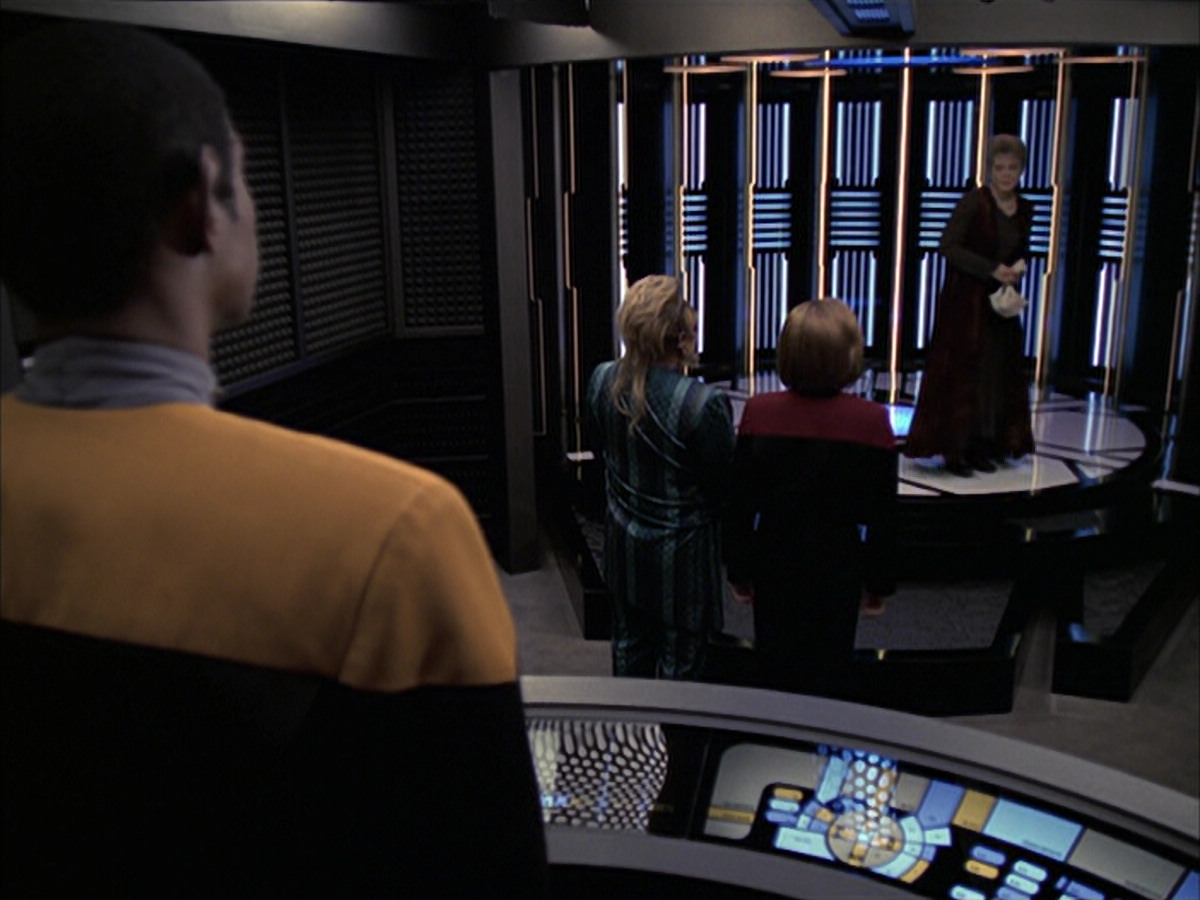 extant_StarTrek_VOY_6x23-Fury_03574.jpg