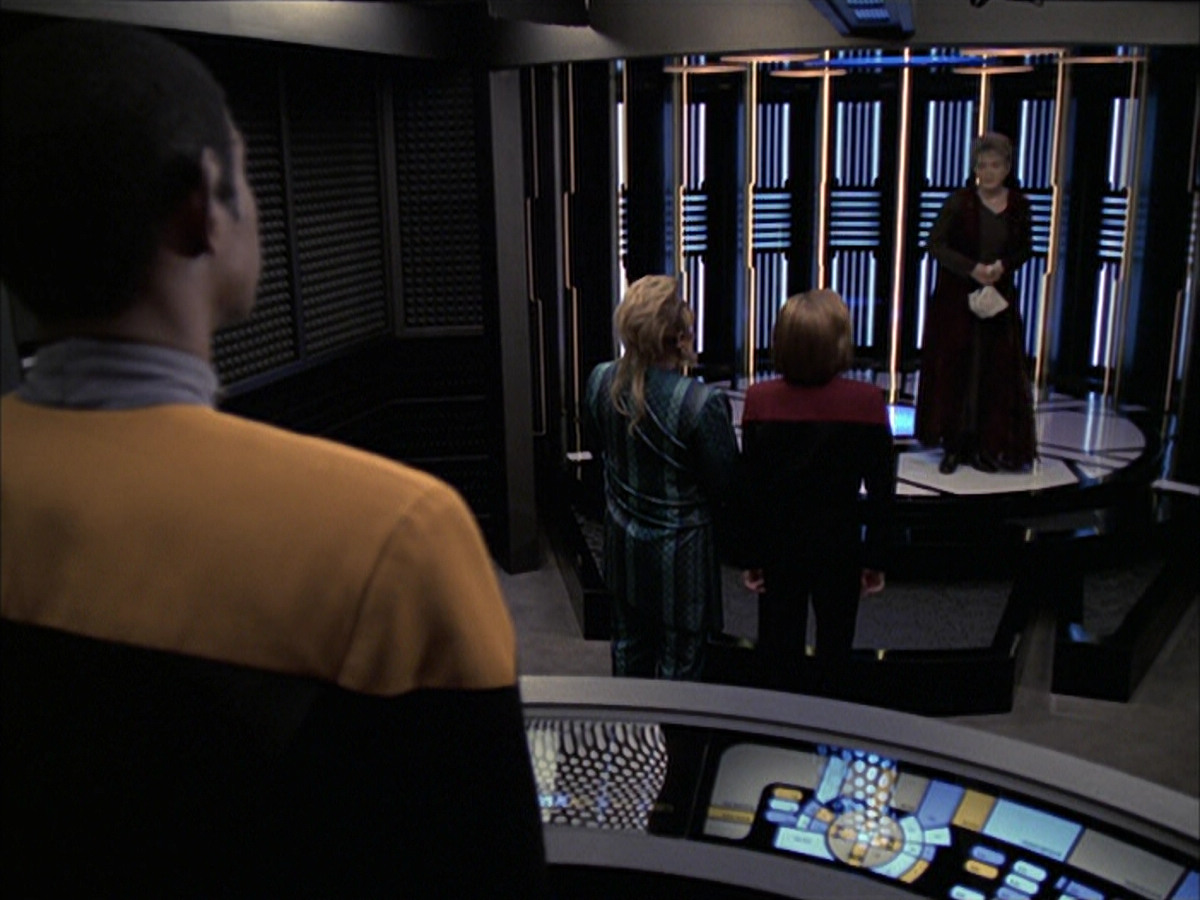 extant_StarTrek_VOY_6x23-Fury_03575.jpg