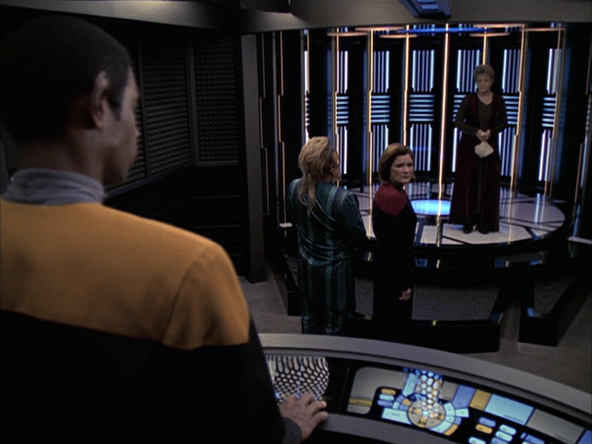 extant_StarTrek_VOY_6x23-Fury_03586.jpg