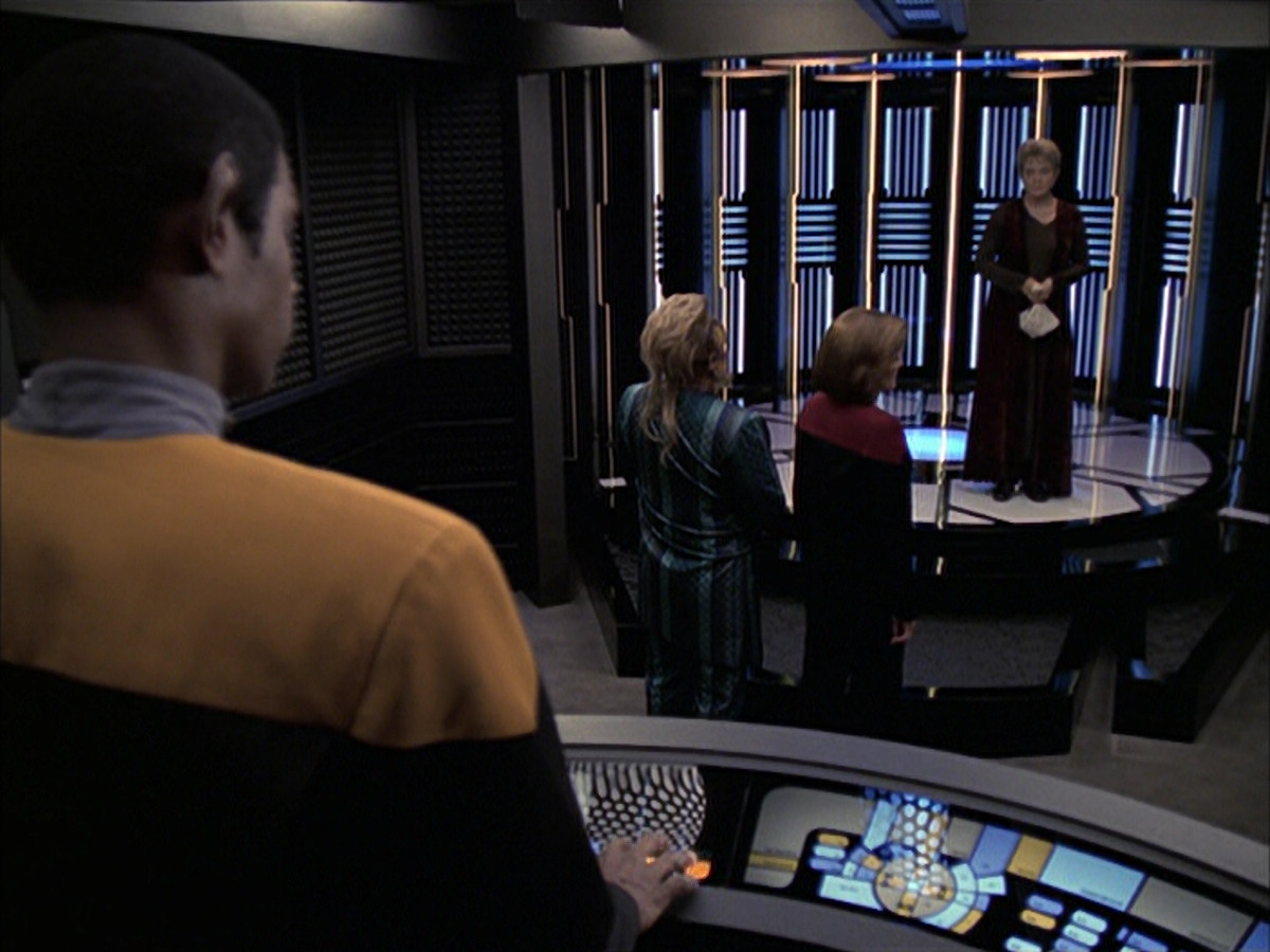 extant_StarTrek_VOY_6x23-Fury_03587.jpg
