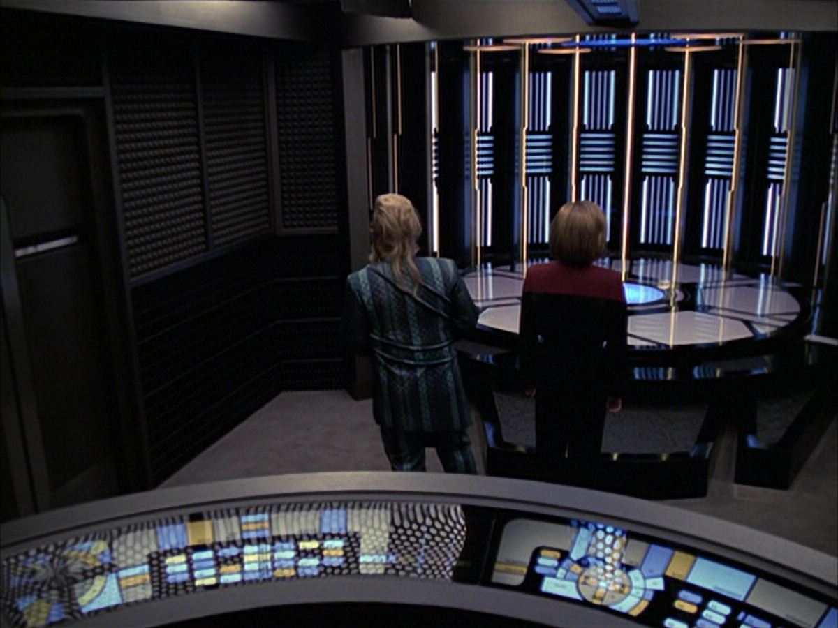 extant_StarTrek_VOY_6x23-Fury_03599.jpg