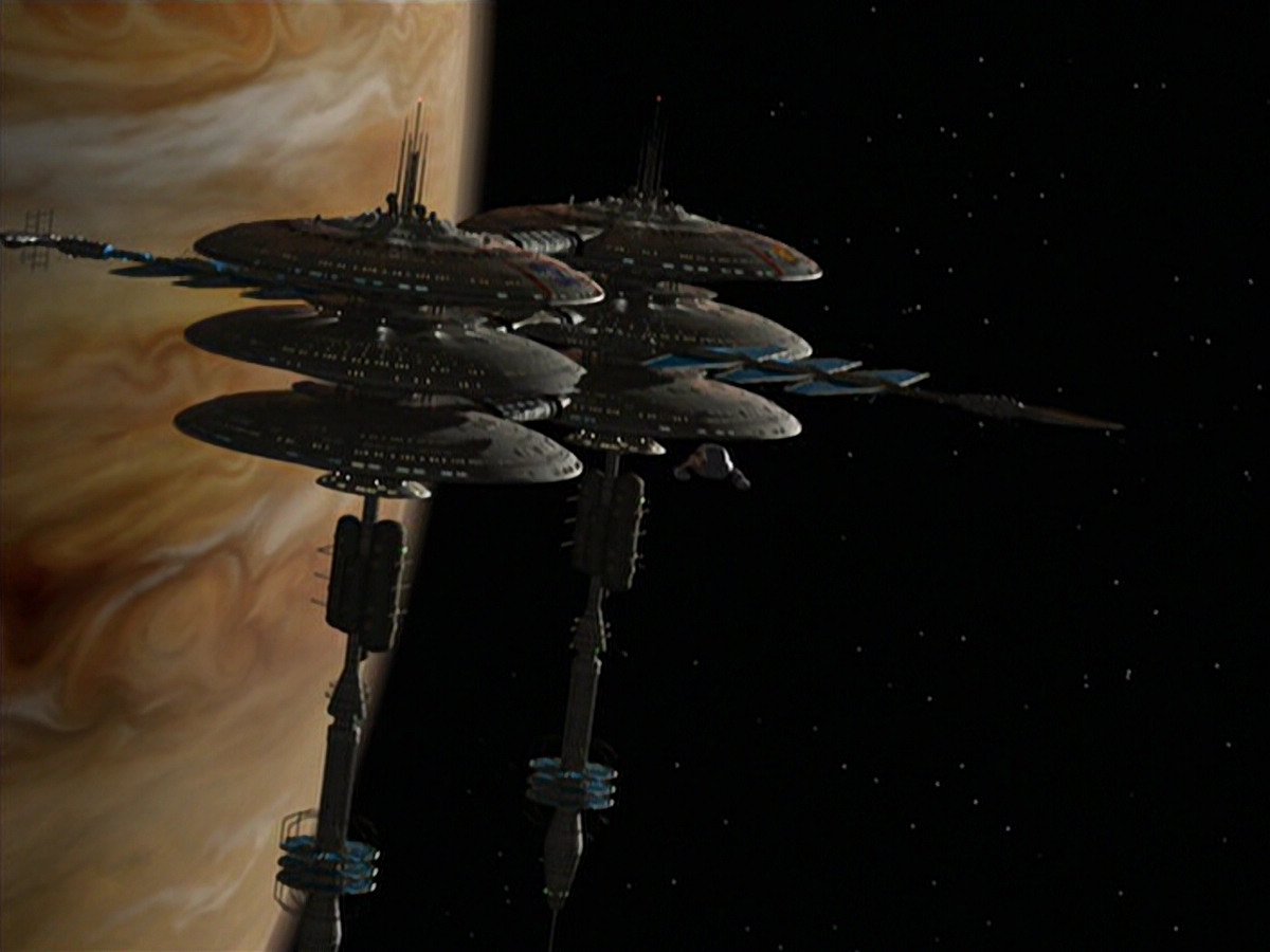 extant_StarTrek_VOY_6x24-LifeLine_00016.jpg
