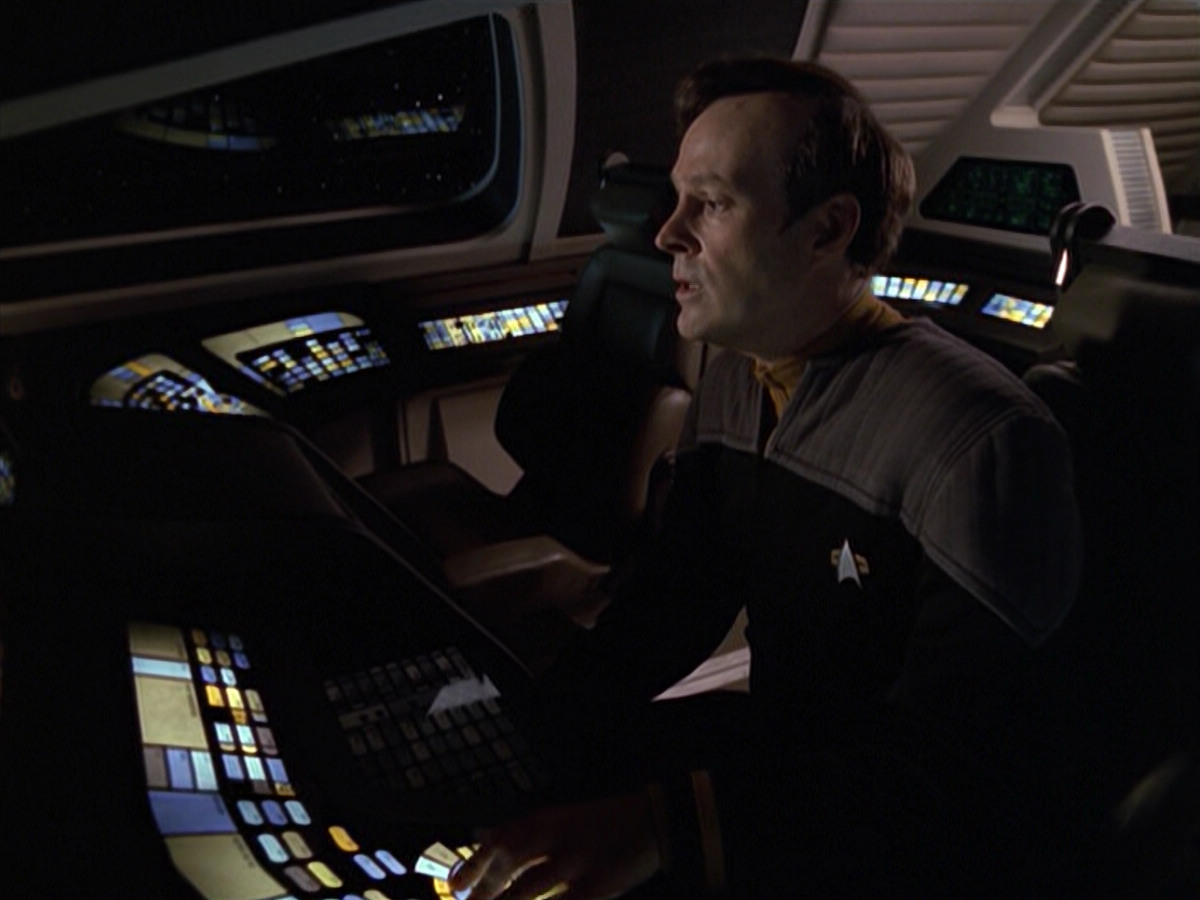extant_StarTrek_VOY_6x24-LifeLine_00021.jpg