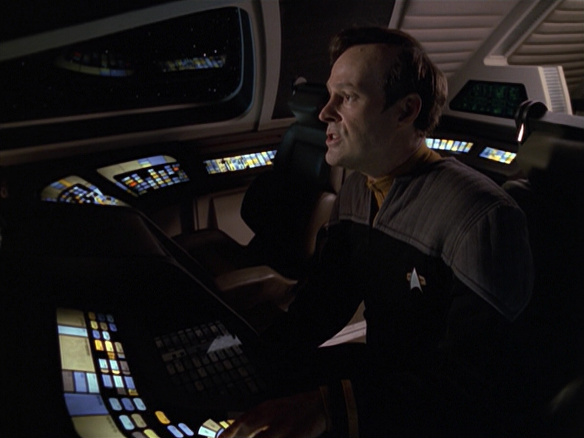 extant_StarTrek_VOY_6x24-LifeLine_00022.jpg
