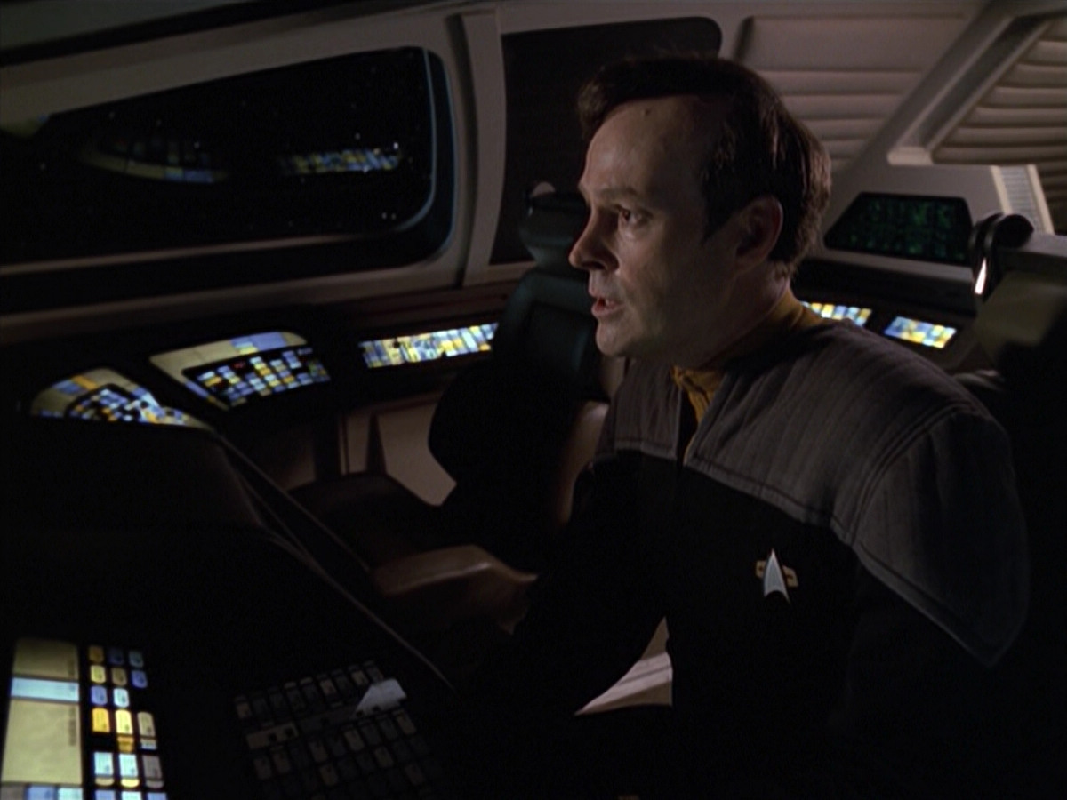 extant_StarTrek_VOY_6x24-LifeLine_00027.jpg