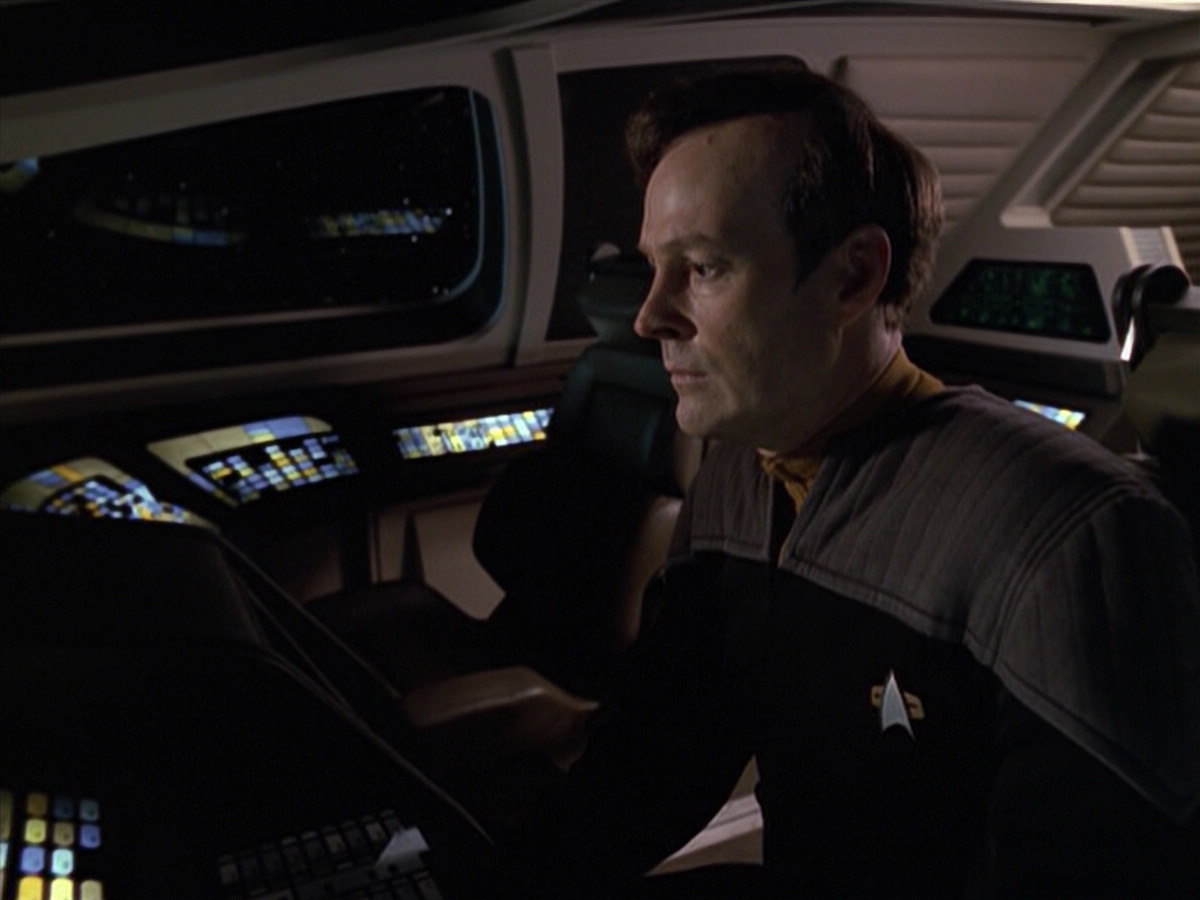 extant_StarTrek_VOY_6x24-LifeLine_00031.jpg