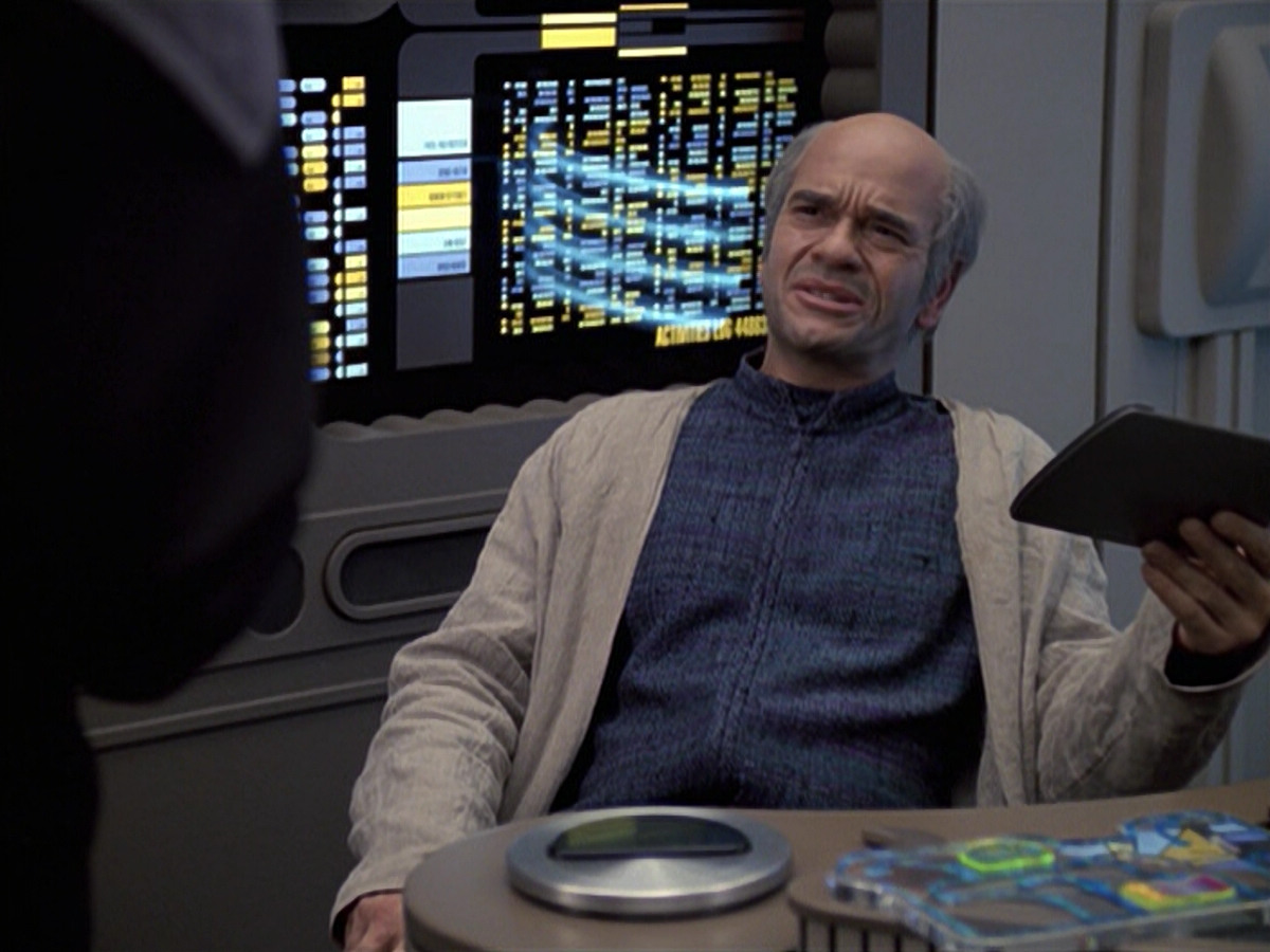 extant_StarTrek_VOY_6x24-LifeLine_00062.jpg