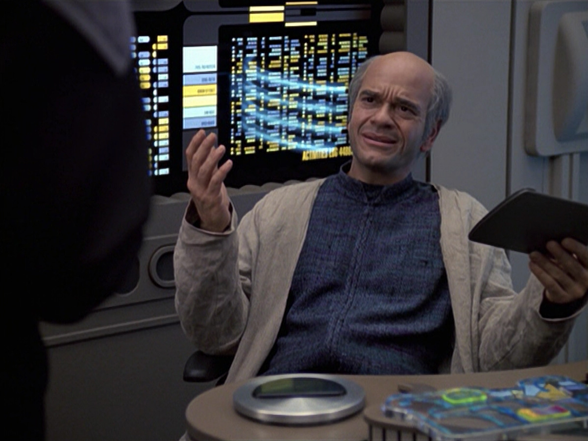 extant_StarTrek_VOY_6x24-LifeLine_00066.jpg