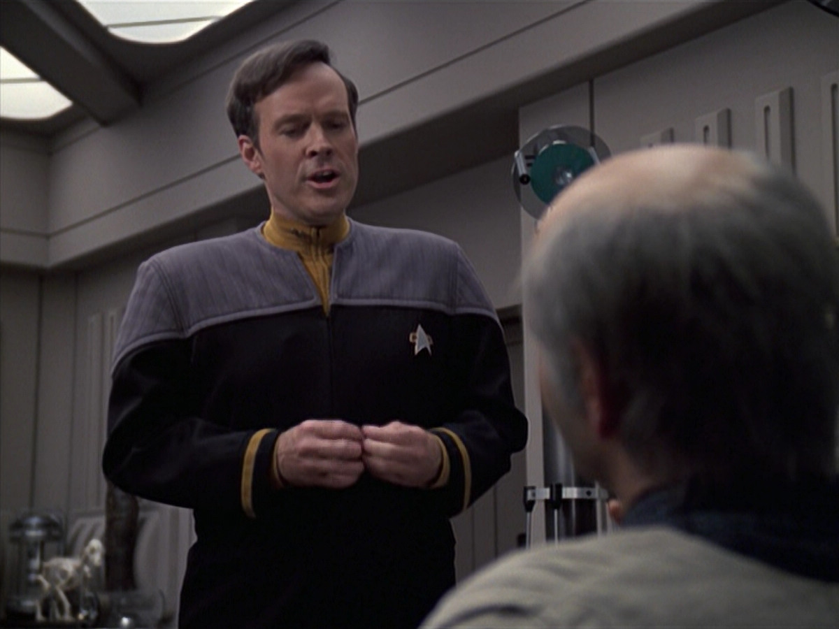 extant_StarTrek_VOY_6x24-LifeLine_00068.jpg