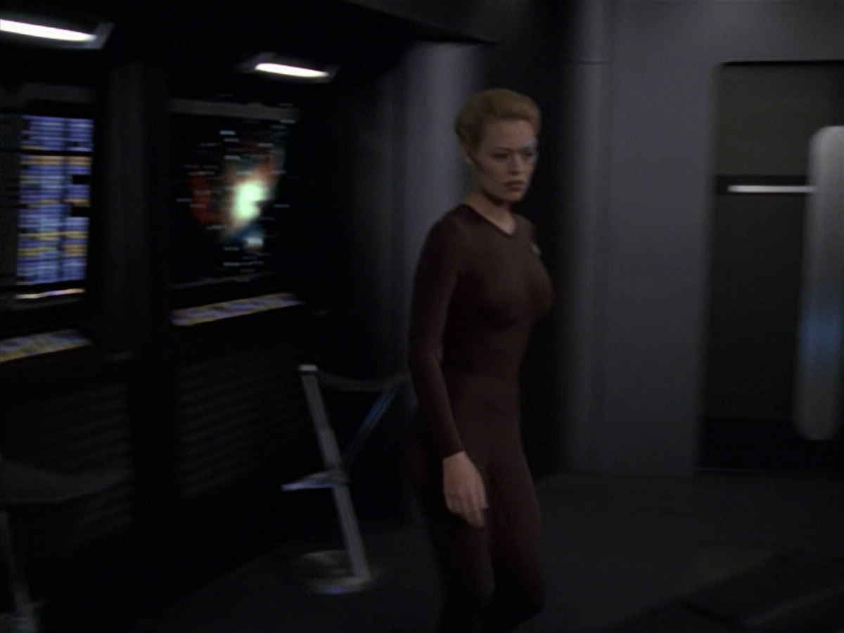 extant_StarTrek_VOY_6x24-LifeLine_00316.jpg