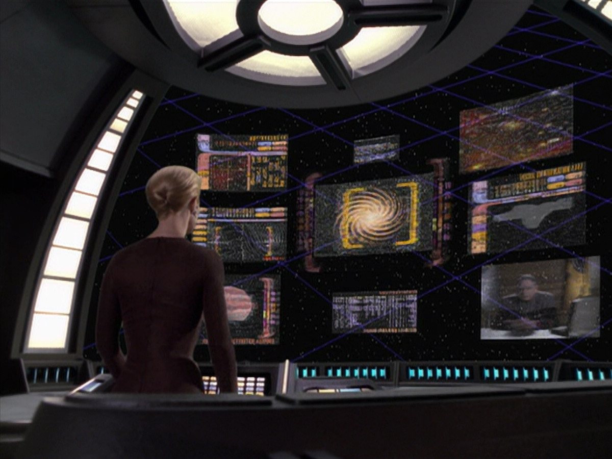 extant_StarTrek_VOY_6x24-LifeLine_00324.jpg