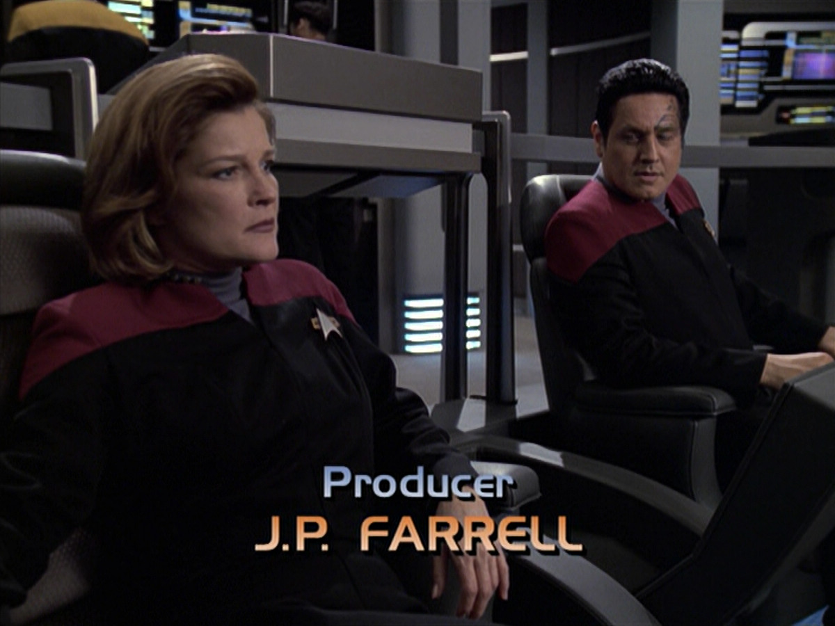 extant_StarTrek_VOY_6x24-LifeLine_00350.jpg