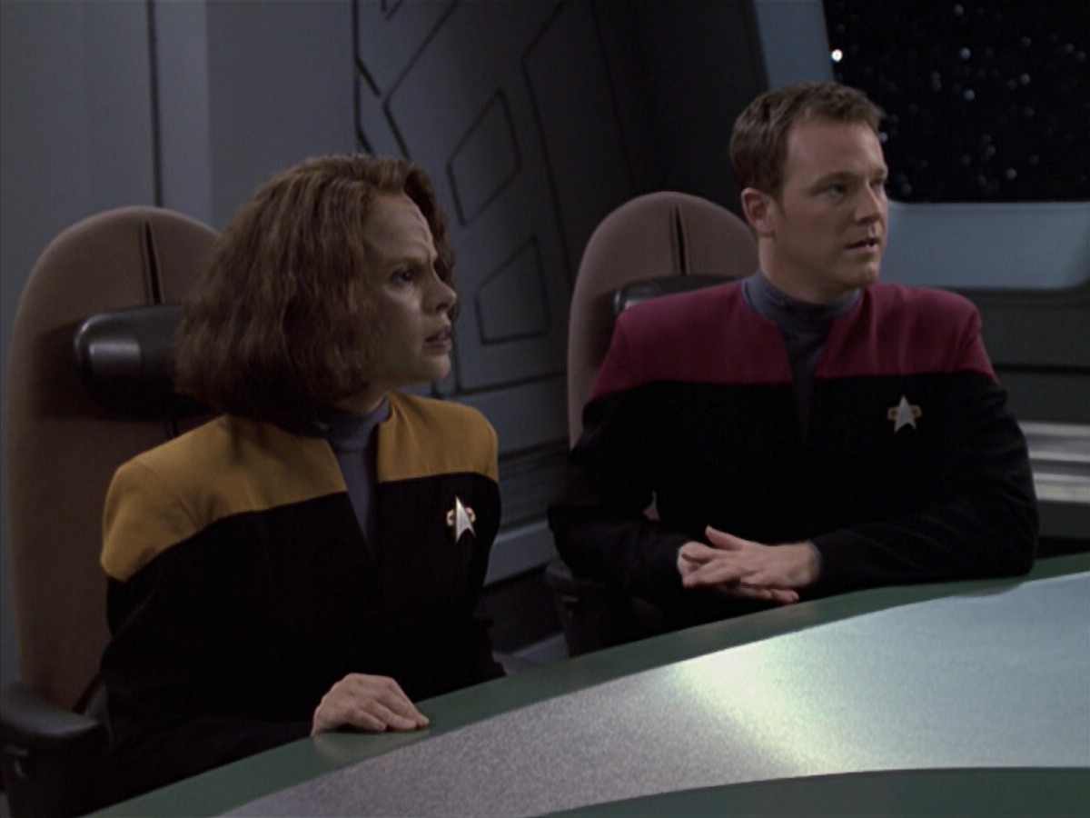 extant_StarTrek_VOY_6x24-LifeLine_00434.jpg
