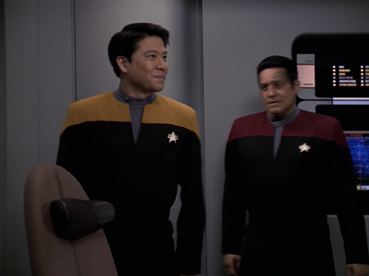 extant_StarTrek_VOY_6x24-LifeLine_00460.jpg