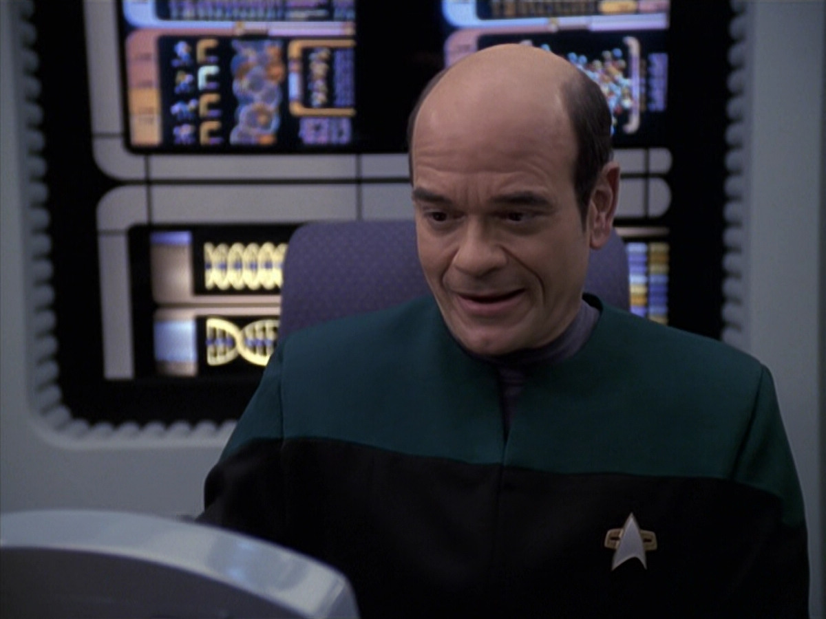 extant_StarTrek_VOY_6x24-LifeLine_00584.jpg