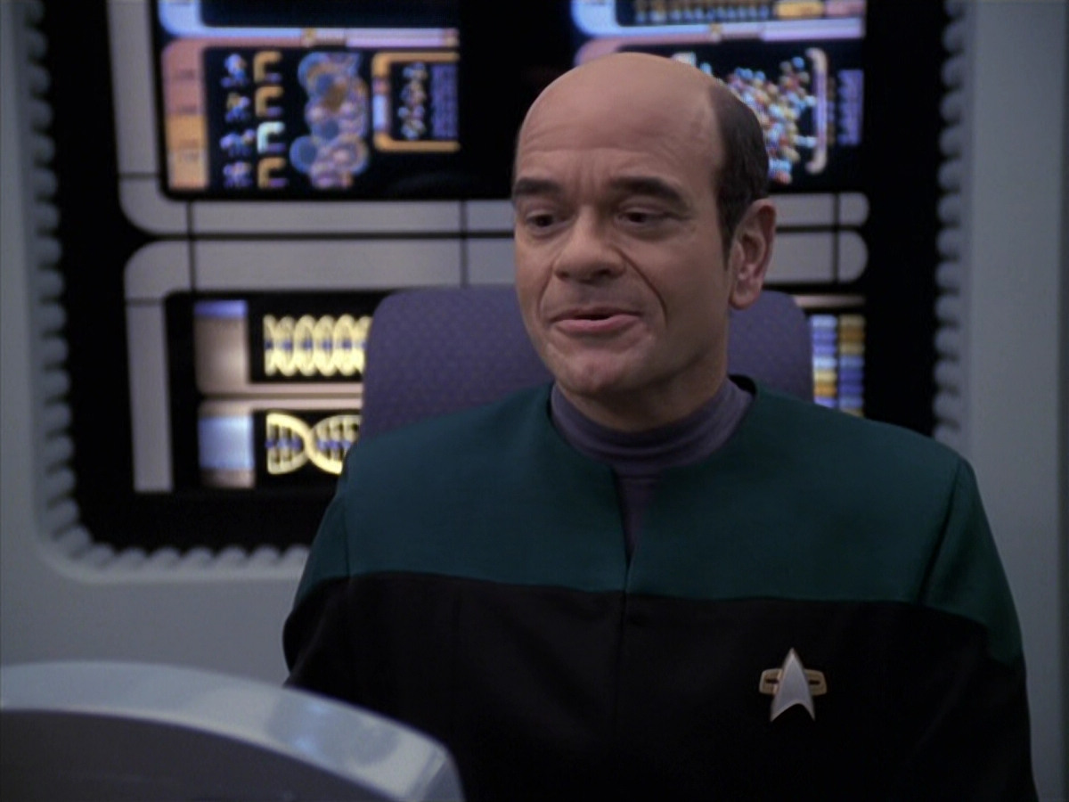 extant_StarTrek_VOY_6x24-LifeLine_00585.jpg