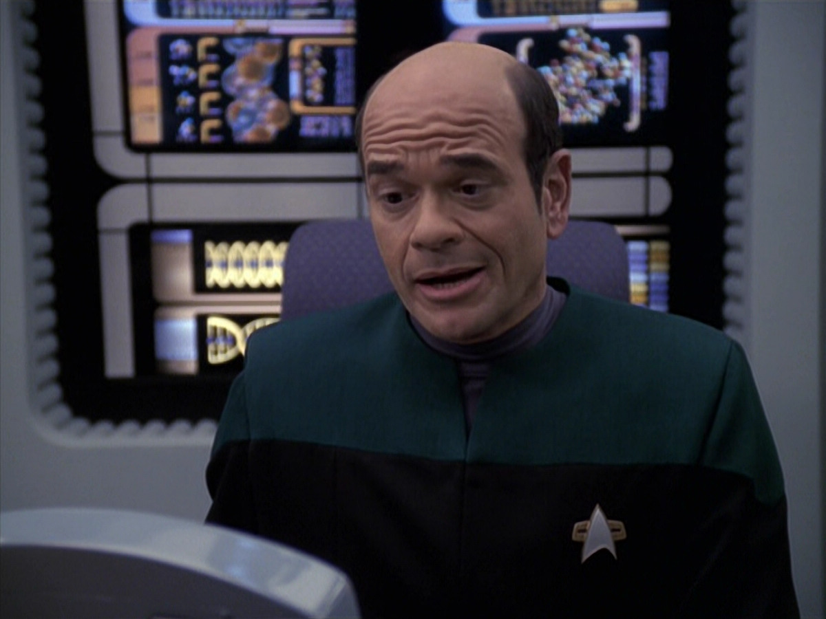 extant_StarTrek_VOY_6x24-LifeLine_00590.jpg