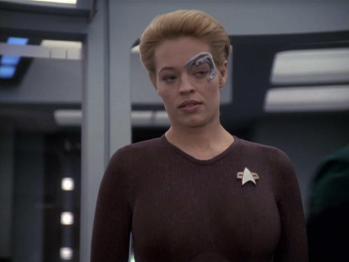 extant_StarTrek_VOY_6x24-LifeLine_00602.jpg