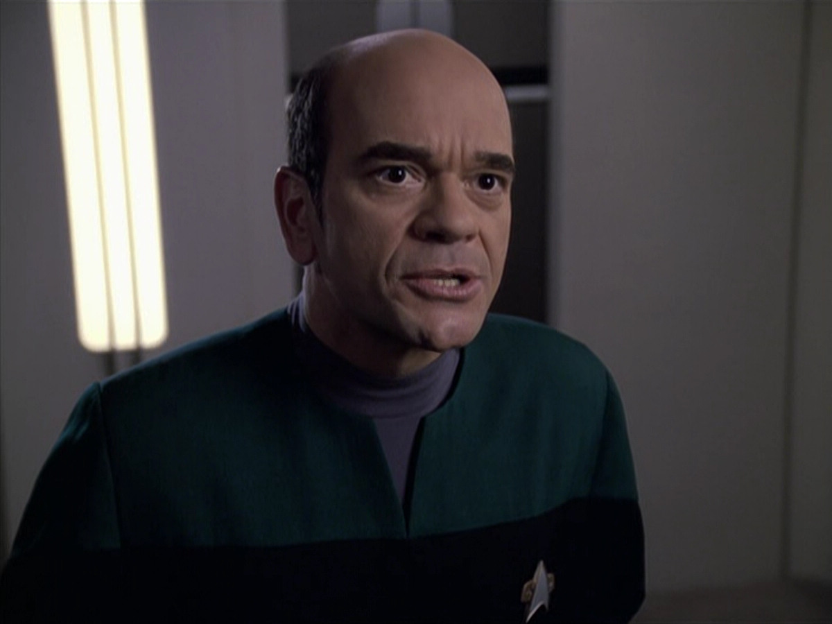 extant_StarTrek_VOY_6x24-LifeLine_00661.jpg