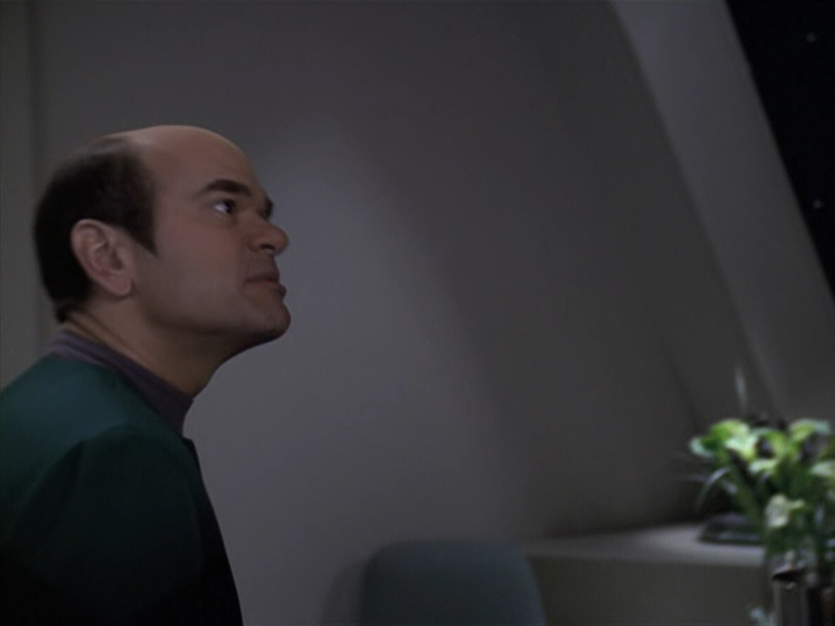 extant_StarTrek_VOY_6x24-LifeLine_00690.jpg
