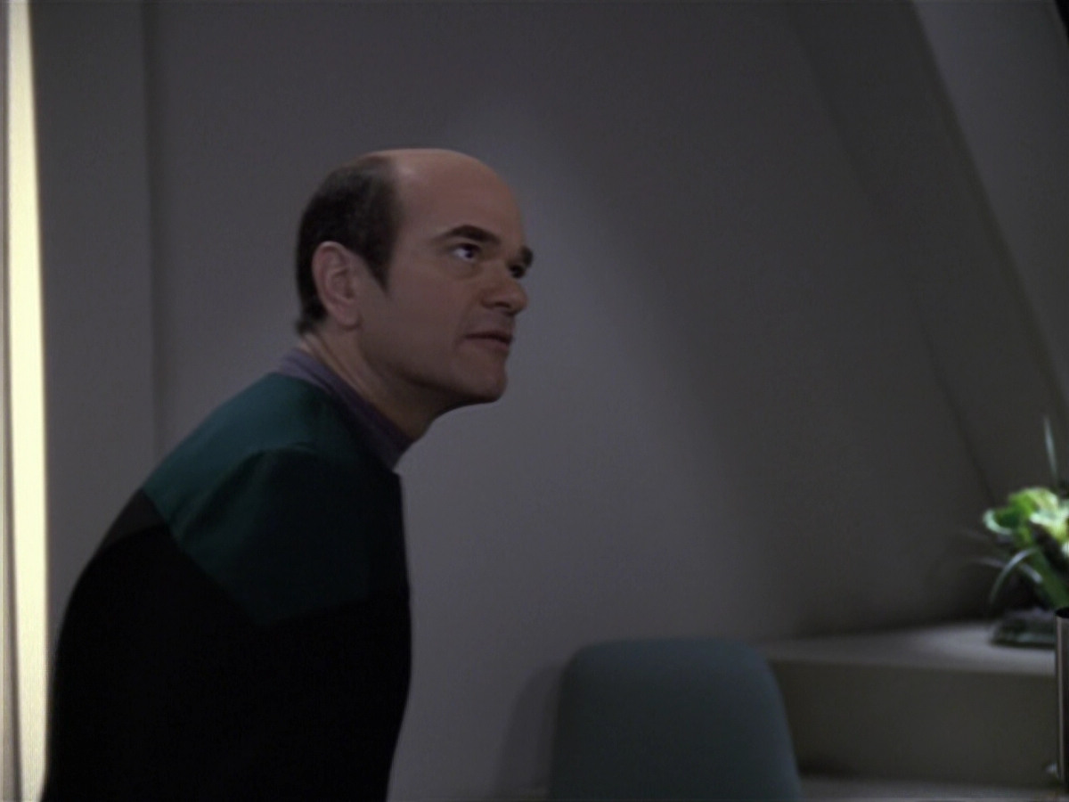 extant_StarTrek_VOY_6x24-LifeLine_00691.jpg