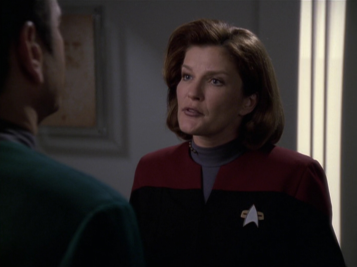 extant_StarTrek_VOY_6x24-LifeLine_00699.jpg
