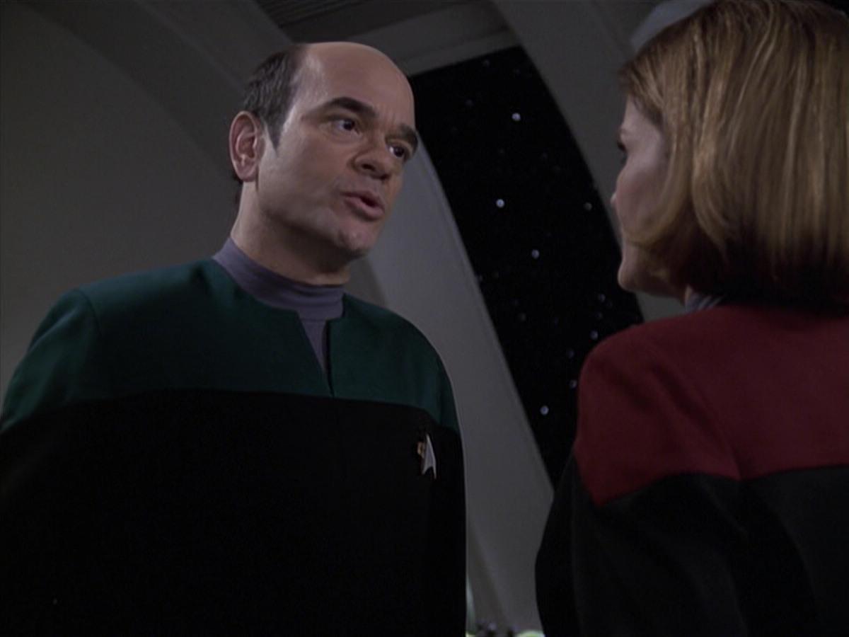 extant_StarTrek_VOY_6x24-LifeLine_00704.jpg