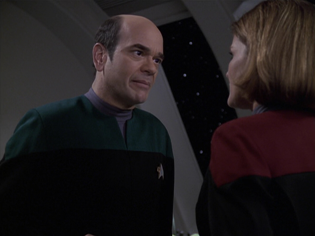extant_StarTrek_VOY_6x24-LifeLine_00706.jpg