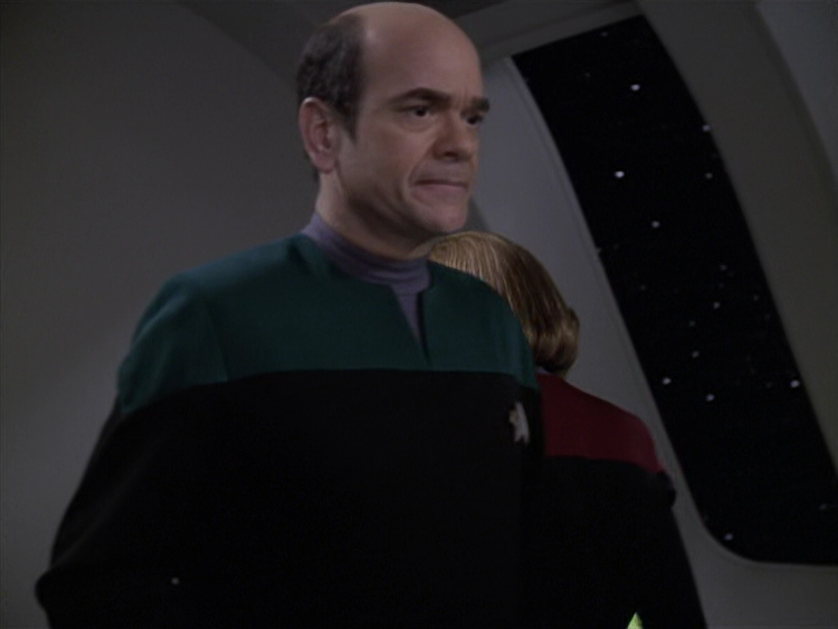 extant_StarTrek_VOY_6x24-LifeLine_00717.jpg